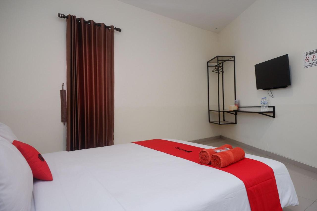 Reddoorz Near Malioboro Mall 2 Hotel Yogyakarta Exterior photo