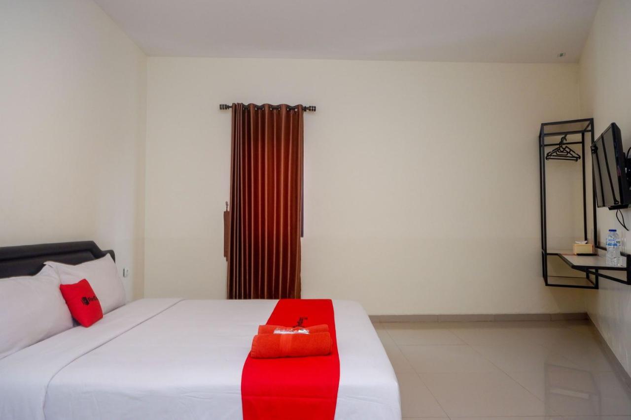 Reddoorz Near Malioboro Mall 2 Hotel Yogyakarta Exterior photo