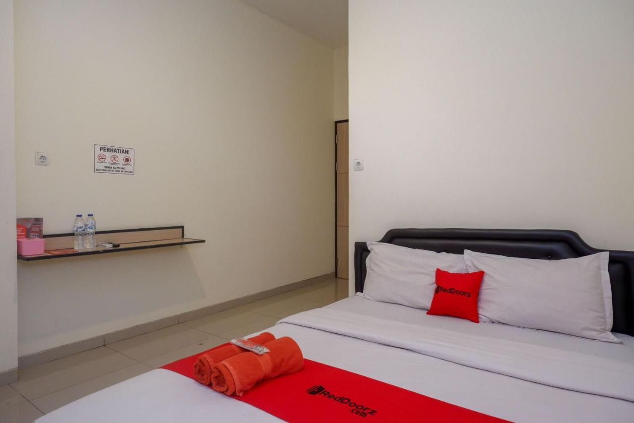 Sans Hotel Mataram Malioboro Yogyakarta Exterior photo