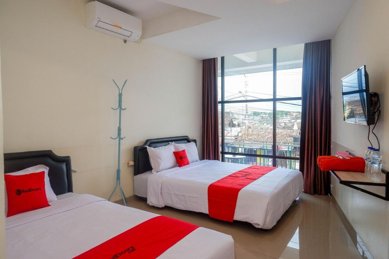 Reddoorz Near Malioboro Mall 2 Hotel Yogyakarta Exterior photo