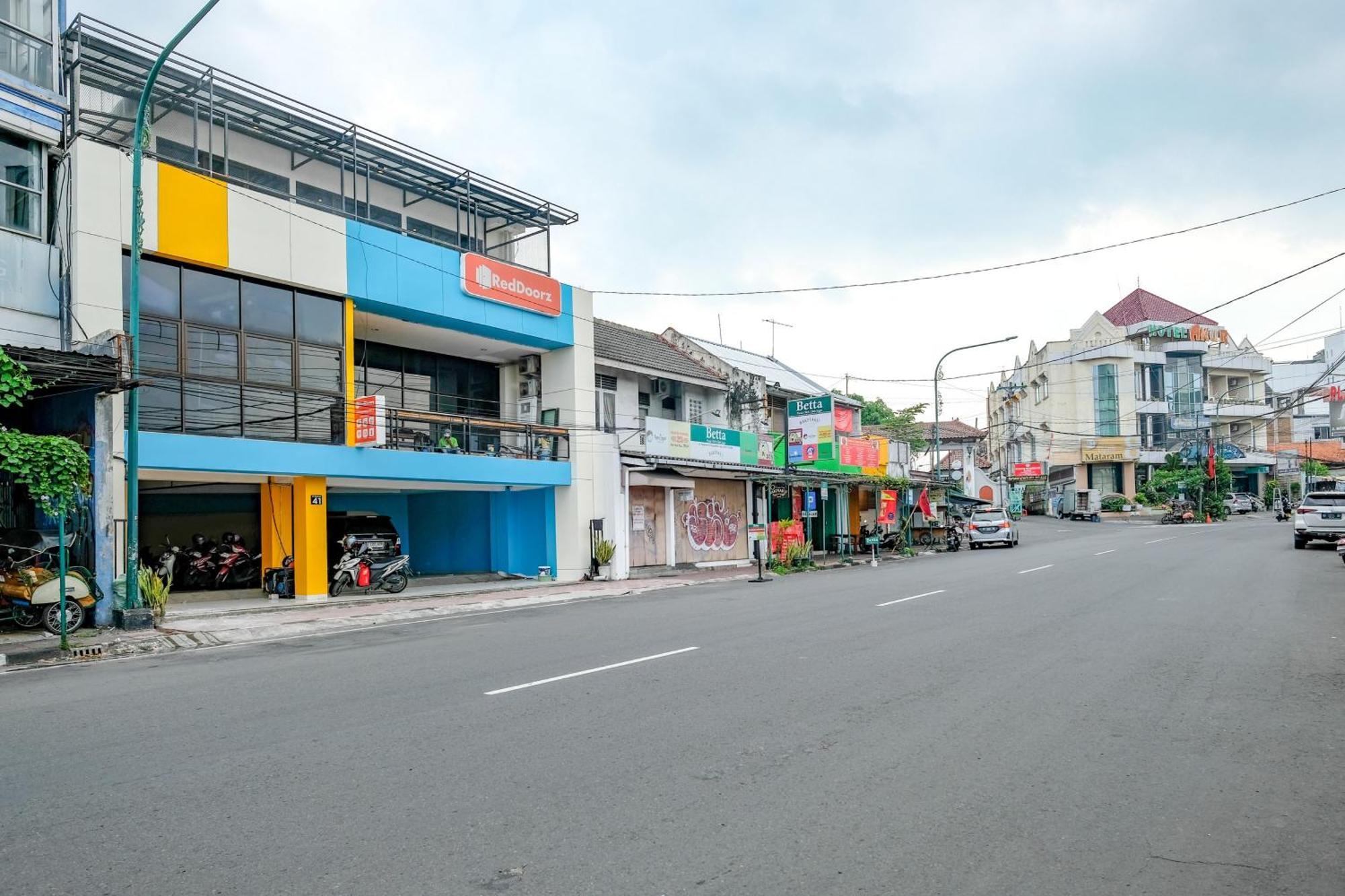Sans Hotel Mataram Malioboro Yogyakarta Exterior photo